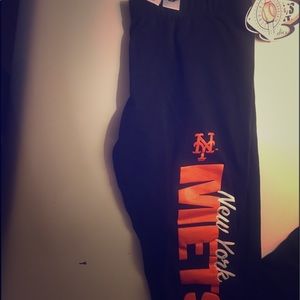 Met logo leggings